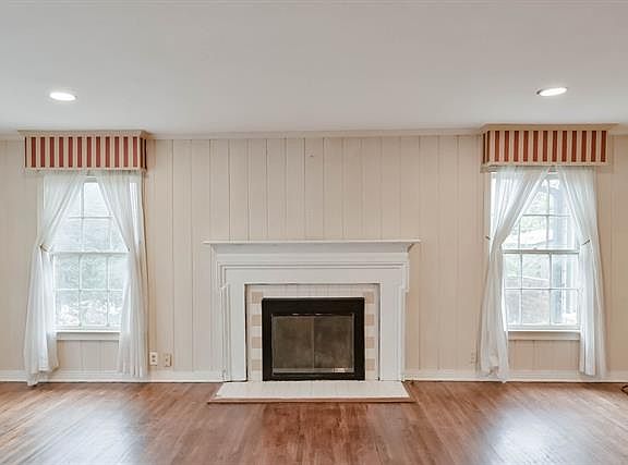 4th image of 1441 Columbia Ave