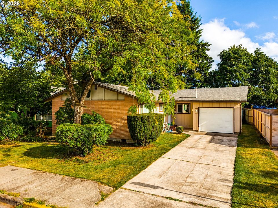 1st image of 800 NE 15th St