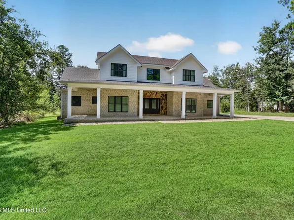 758 Turnberry Dr, Diamondhead, MS 39525