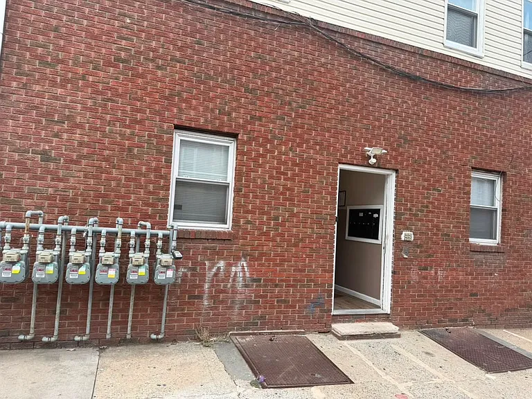 220 3rd St #3 — Photo 8
