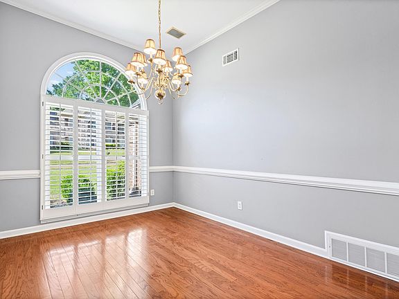 3rd image of 8217 Thorne Dr