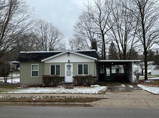 1047 S Bridge St, Belding, MI 48809