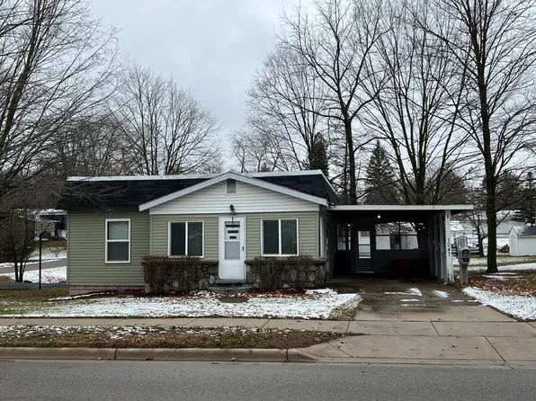 1047 S Bridge St, Belding, MI 48809