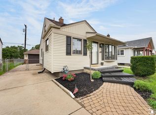 17606 Valade St, Riverview, MI 48193