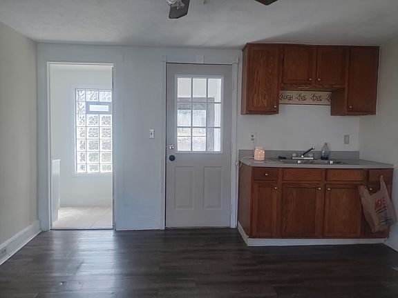 3rd image of 1425 Rockefeller Rd
