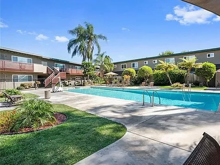 Vine Fullerton Apartments — Photo 15