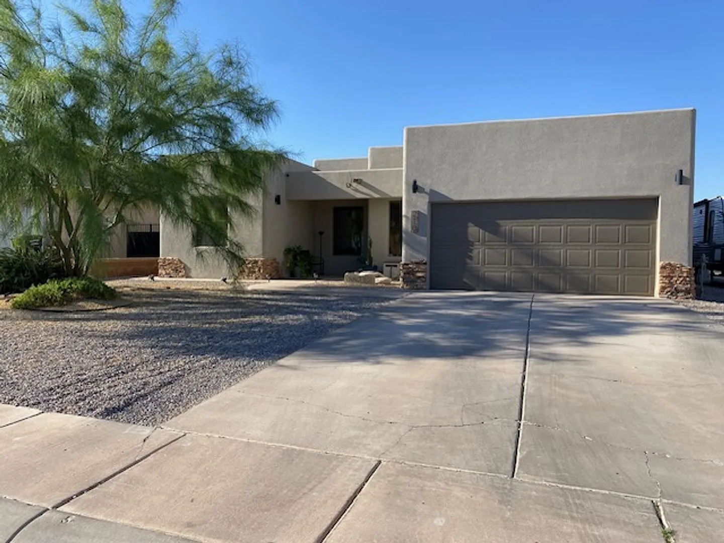 Beautiful home with Southwestern flair — Photo 2