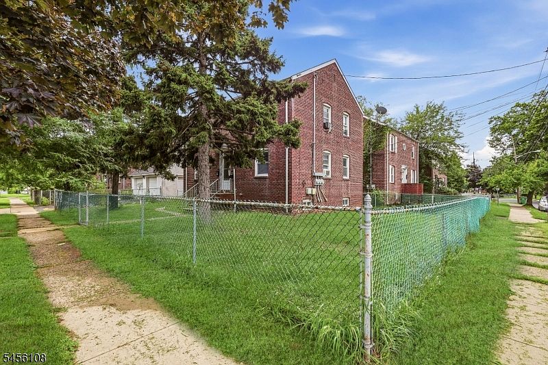 1st image of 417 Adams St
