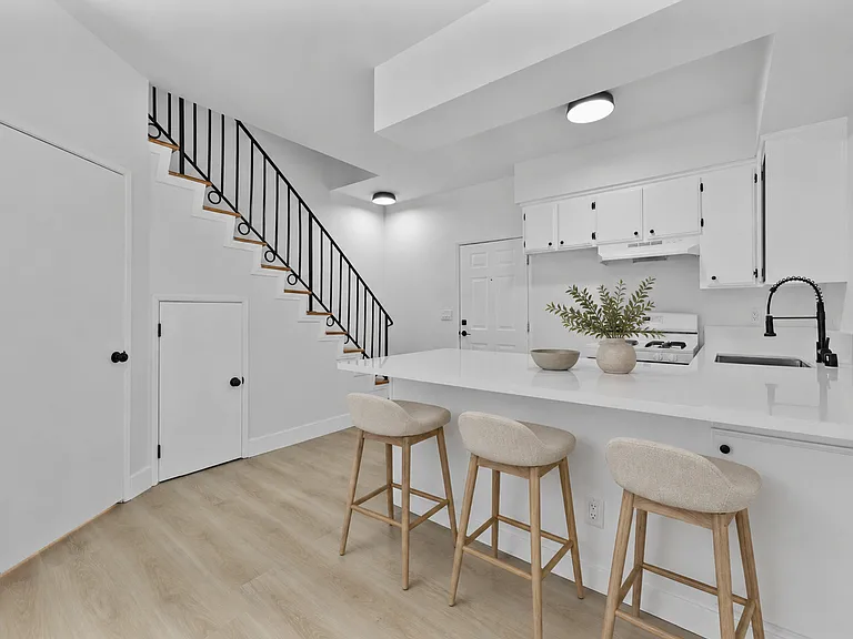 6606 Hazeltine Ave #108A — Photo 2