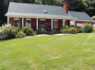 211 Stonebridge Dr, Finleyville, PA 15332