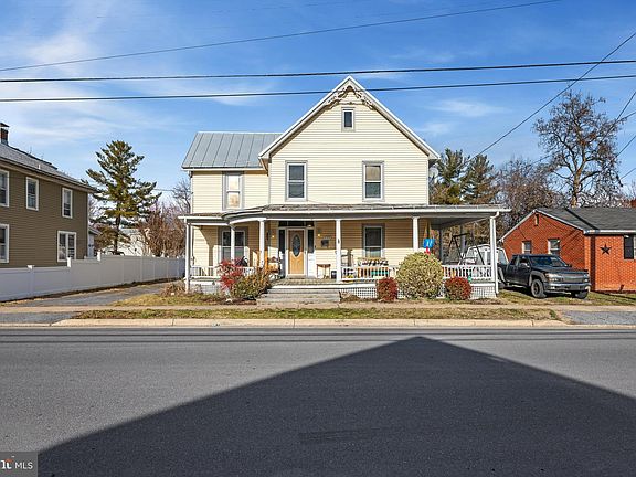 5th image of 424 W King St