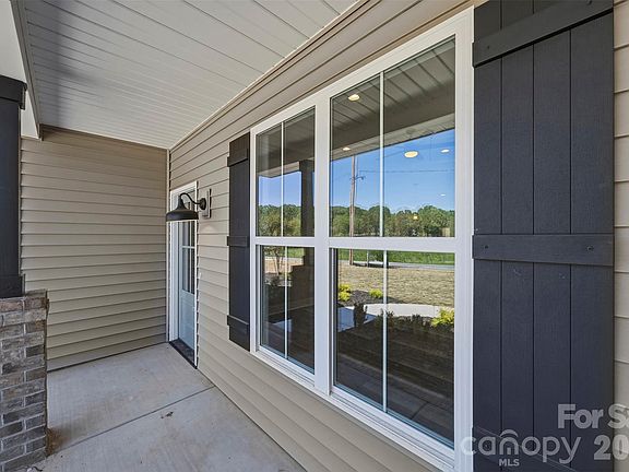 3rd image of 1014 Speight Rd