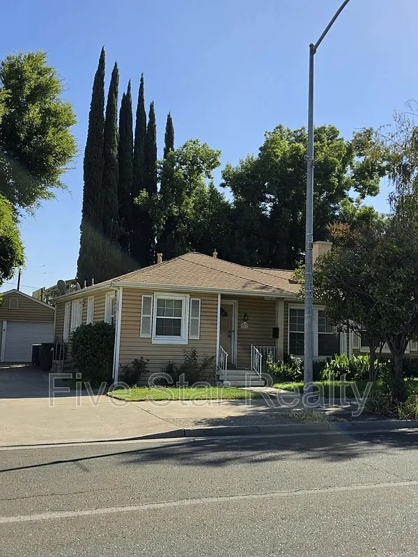 2 bed, 1.0 bath, 900 sqft, $1,450 — Photo 3