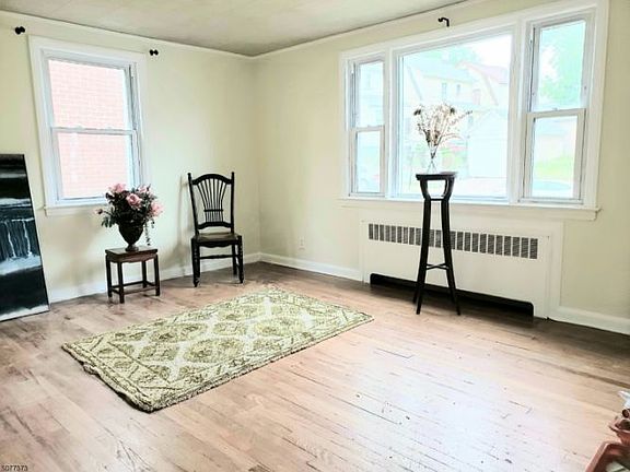2nd image of 77 Lindsley Pl