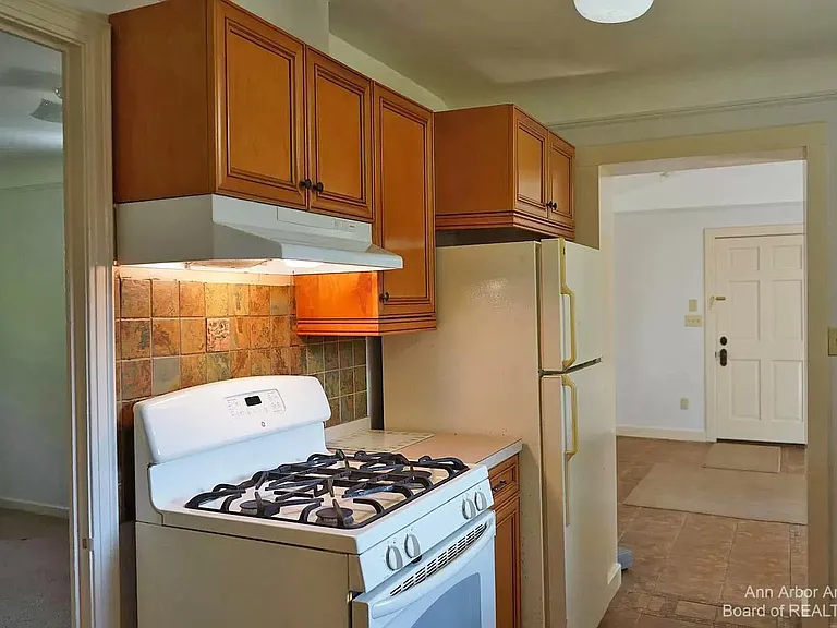 611 Robin Rd — Photo 12