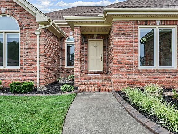 3rd image of 4267 N Woodstock Dr
