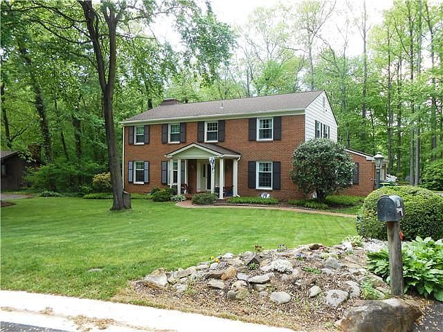 Beautiful colonial home on large lot