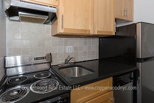 1st image of 402 E 78th St APT 19