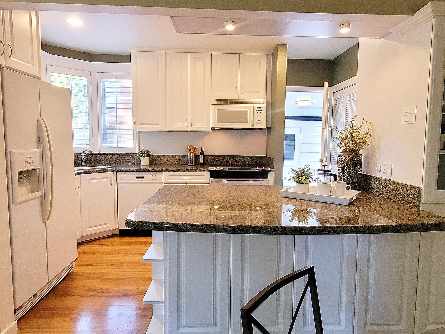 2 bed, 979 sqft, $2,795 — Photo 4