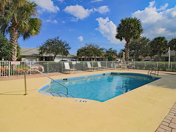 3rd image of 1760 N Dove Tail Dr