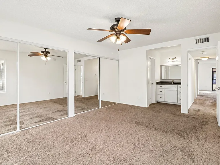 450 W Vermont Ave — Photo 25