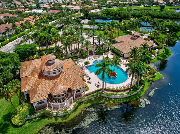 808 Spinnaker Dr E, Hollywood, FL 33019