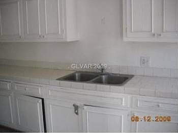 3rd image of 1015 Yucca Ave