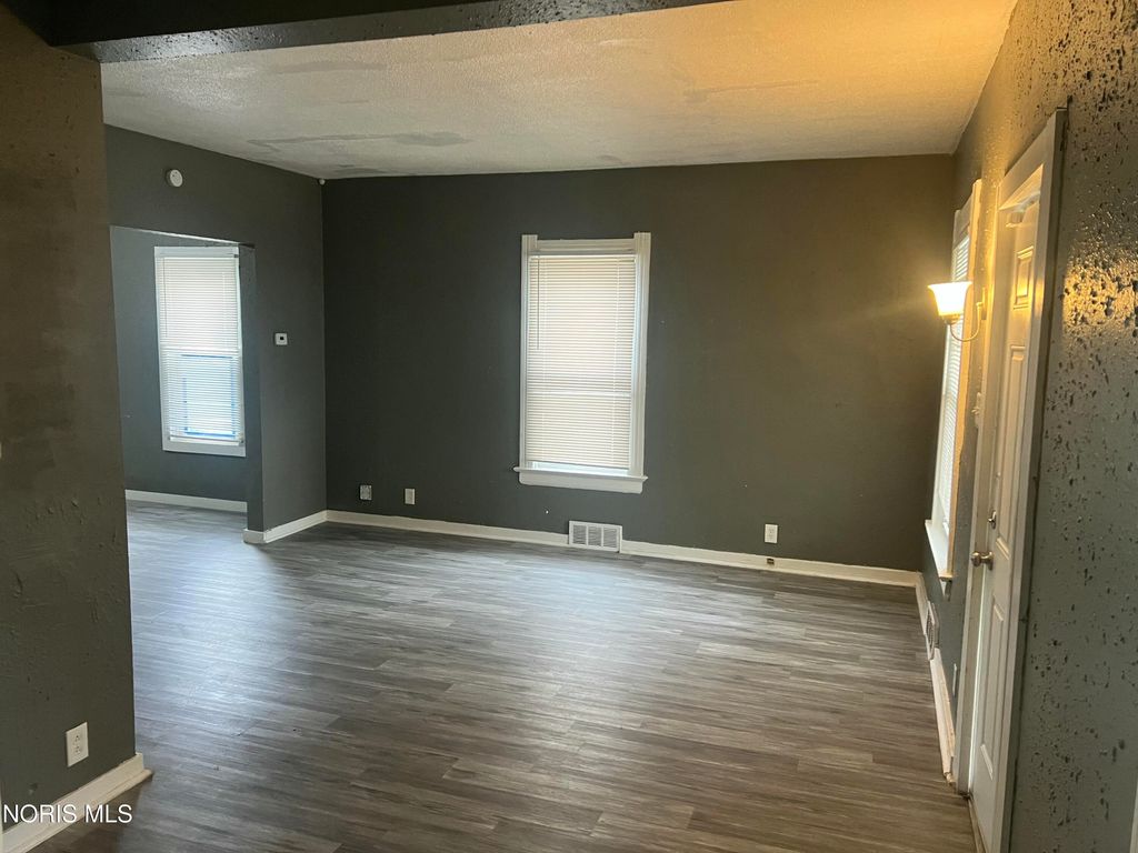 913 Berry St, Toledo, OH - View 2
