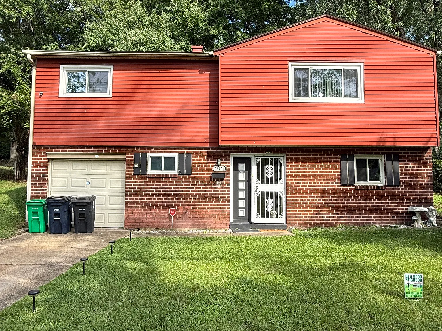 4310 Lyons St — Photo 2