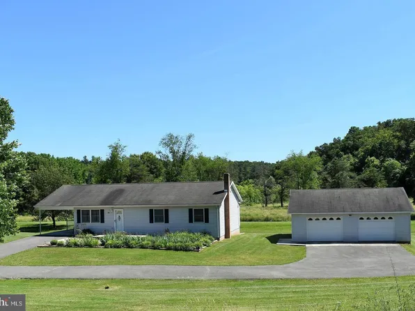 197 Old Mill Manor Dr, Berkeley Springs, WV 25411