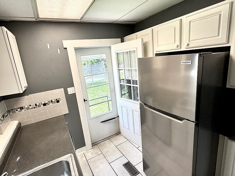1016 Hill St — Photo 25