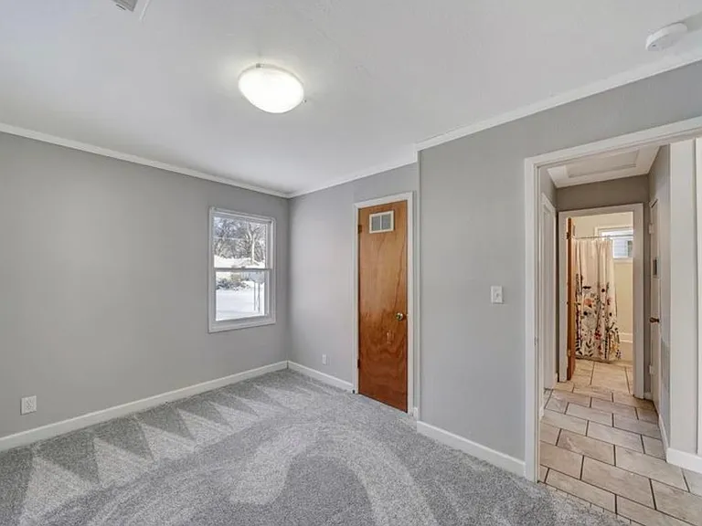 6912 Logan Ave — Photo 8