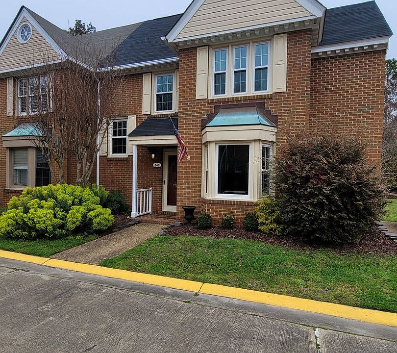 1st image of 340 Llewellyn Mews