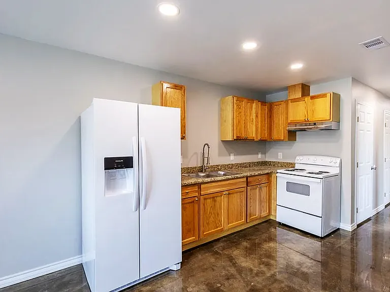 1316 Powers St #102 — Photo 7