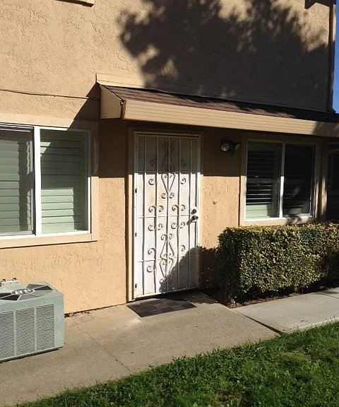 1971 Eastwood Dr — Photo 3