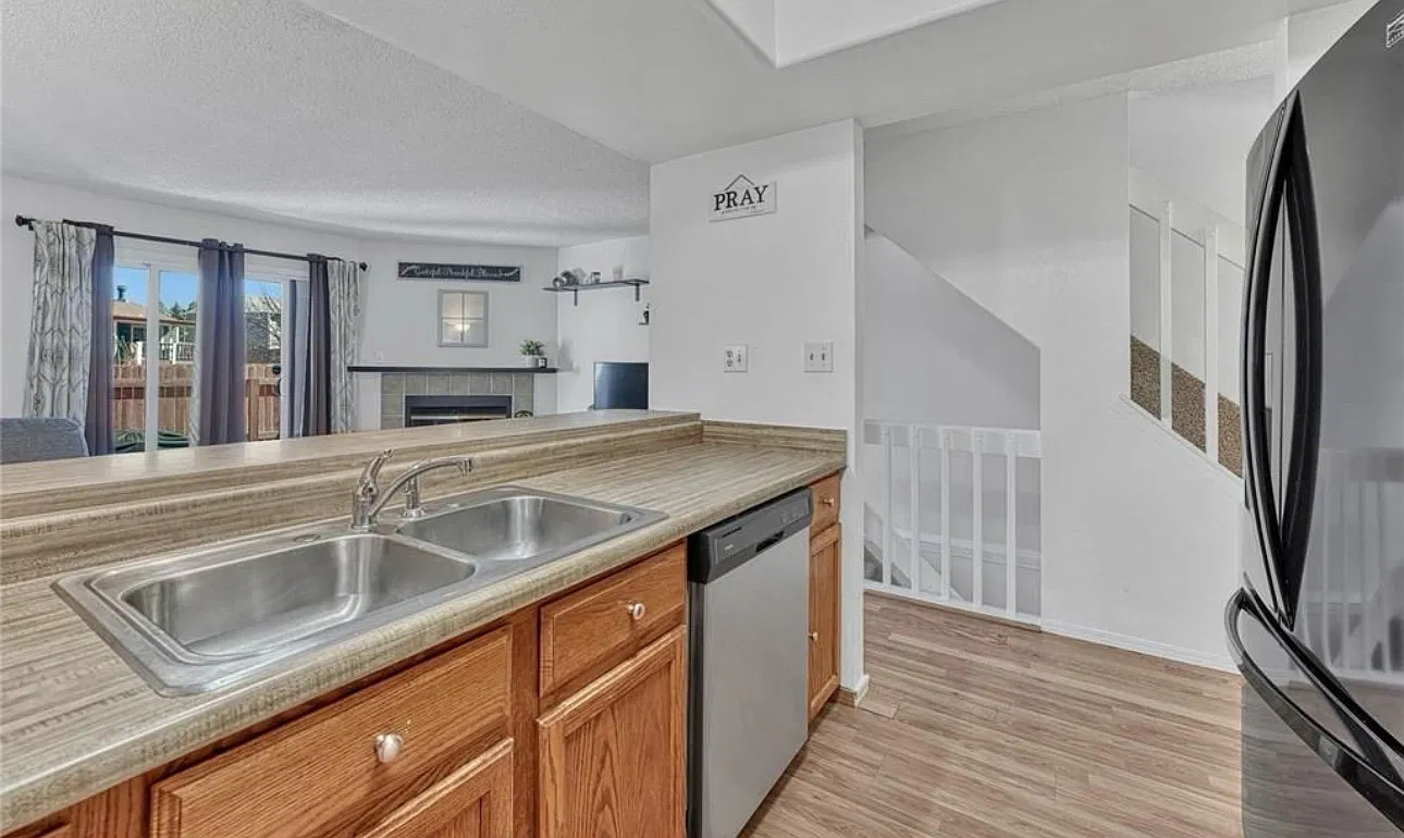 1215 Firefly Cir — Photo 3