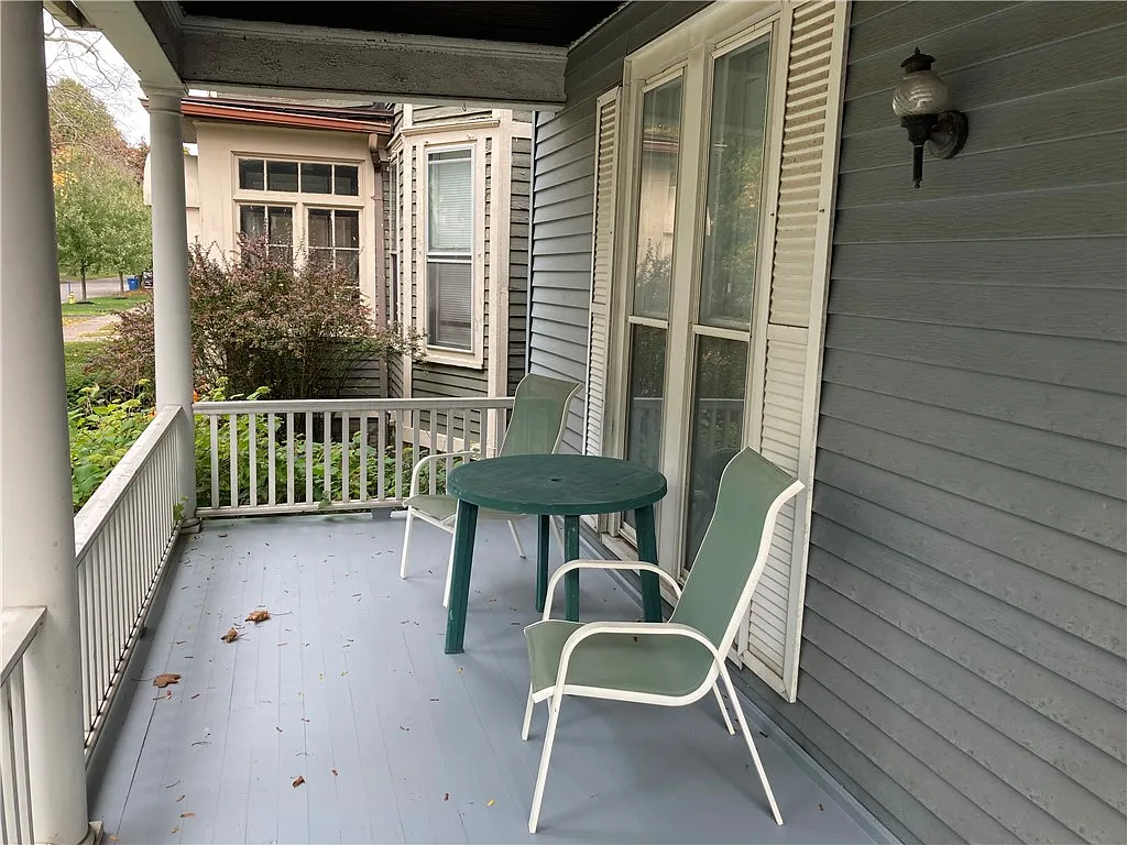 2 bed, 1.0 bath, 2136 sqft, $1,895 — Photo 3
