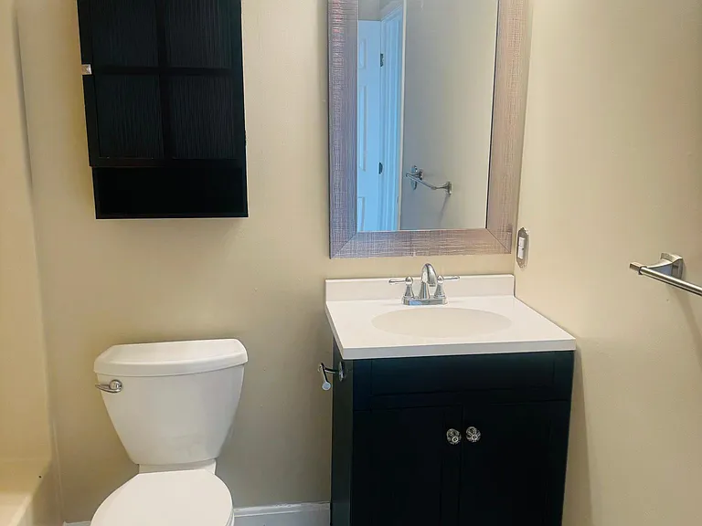 200 Woodlawn Ave #204 — Photo 14