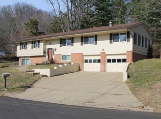 27 Pleasantview Dr, Athens, OH 45701