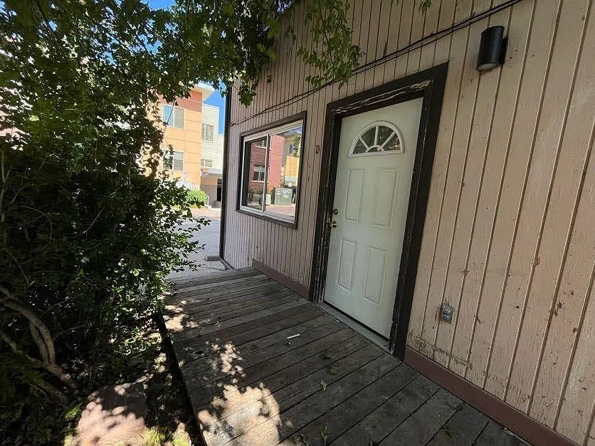 3 bed, 1200 sqft, $4,800 — Photo 2
