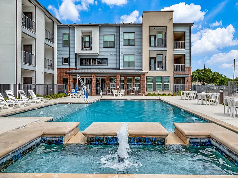 Palladium Dallas Stemmons — Photo 16