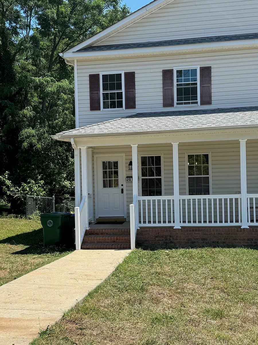 Front Entry Way - 301 W 25th St #A