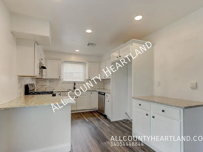 6806 NW 32nd St — Photo 7