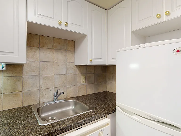 341 Maclaren St — Photo 20