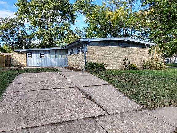 2nd image of 2204 W Manhattan Dr