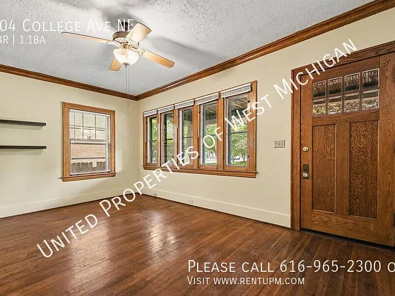 304 College Ave NE — Photo 3