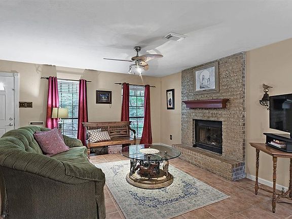 Fireplace with Ceramic Gas Logs