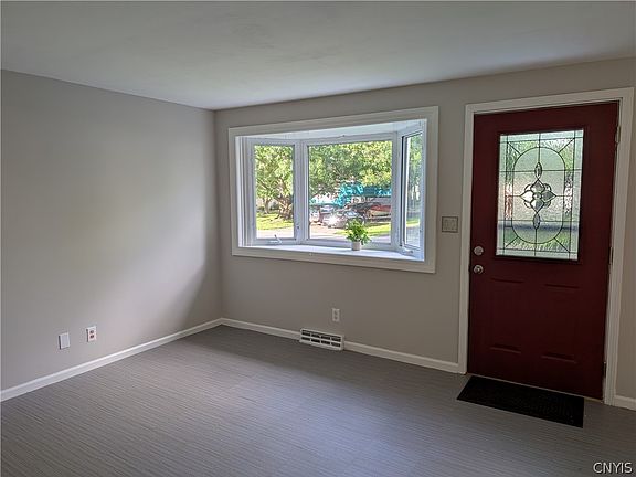 4th image of 112 Pinewood Dr