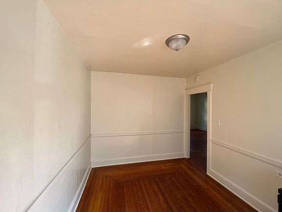 4th image of 112 Adams Ave #1