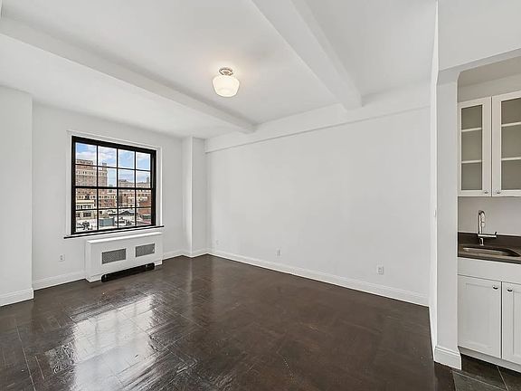 3rd image of 160 W 71st St APT 8K